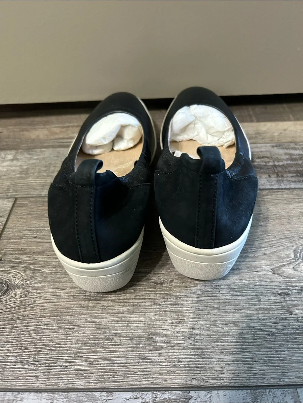 Vionic Jacey slip-on wedge shoes Black with White soles